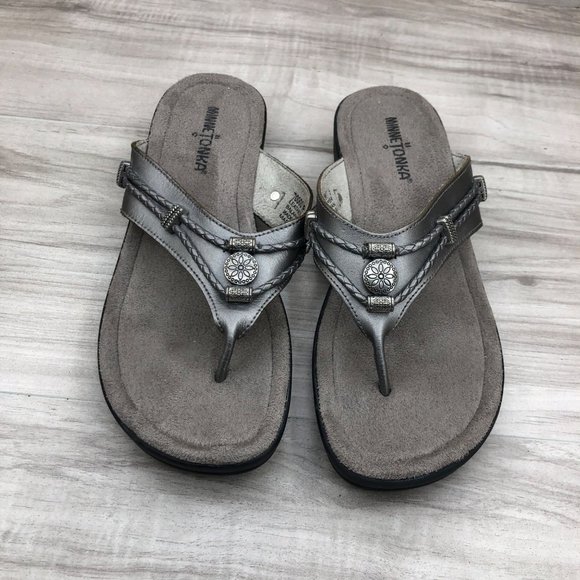Minnetonka Sandals Women's 8 Pewter Leather Flip Flop Slip On Shoes - Picture 10 of 12